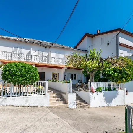 D. Matahlija Apartman Lopar